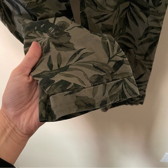 Old Navy Green Leaf Soft Tencel Olive Leaf Printed Pull On Pants - Picture 4 of 10